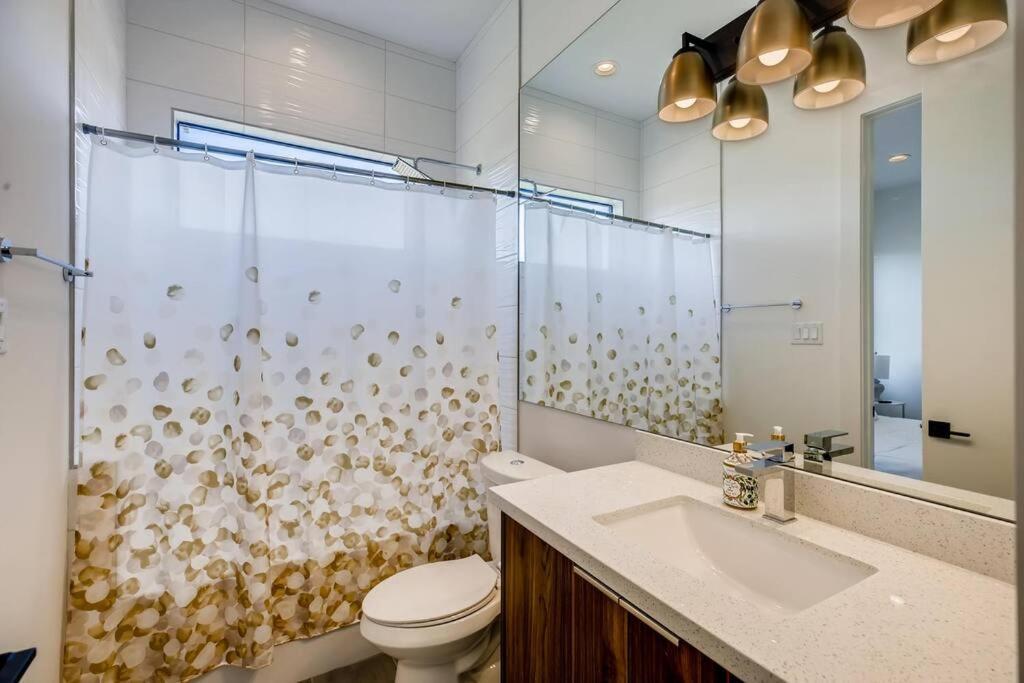 4 Story Home Mins To Downtown Houston With City Views Buitenkant foto