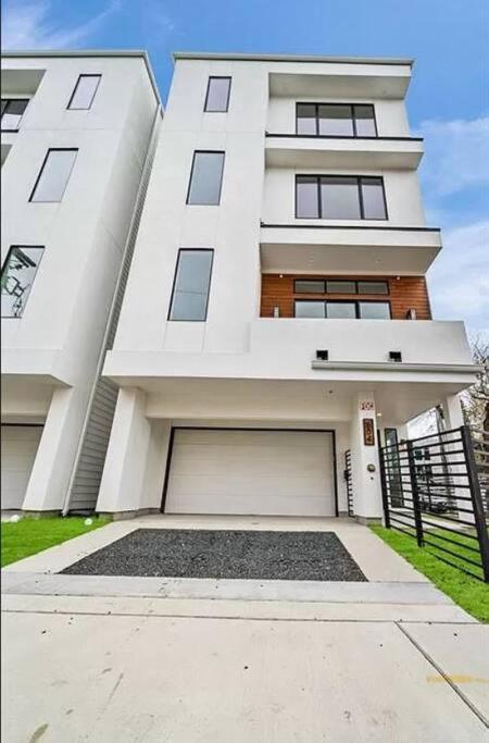 4 Story Home Mins To Downtown Houston With City Views Buitenkant foto