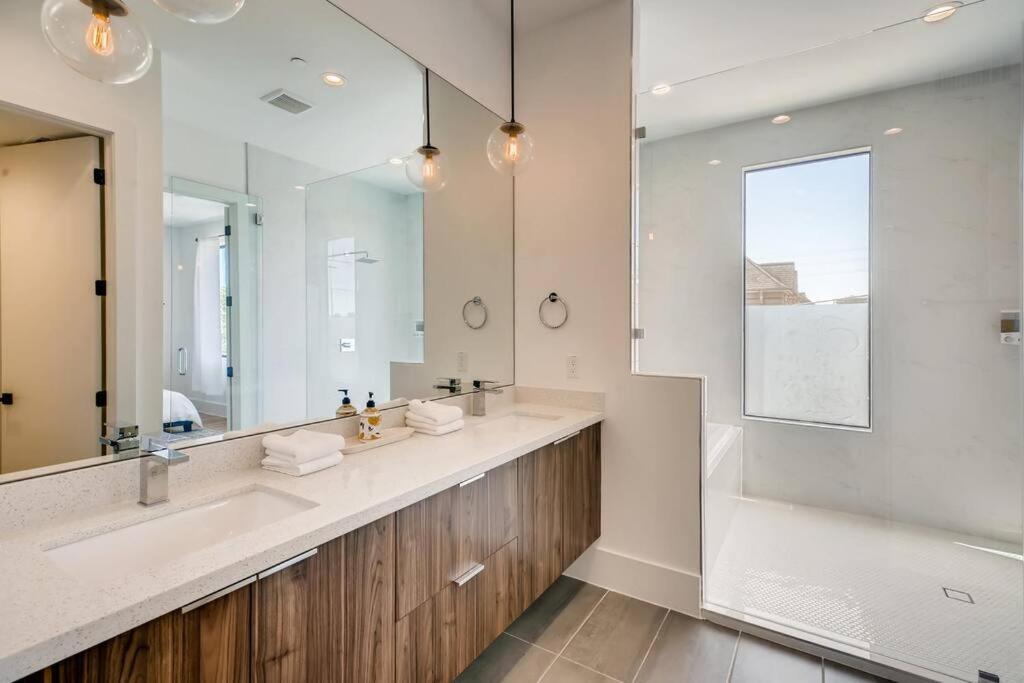 4 Story Home Mins To Downtown Houston With City Views Buitenkant foto