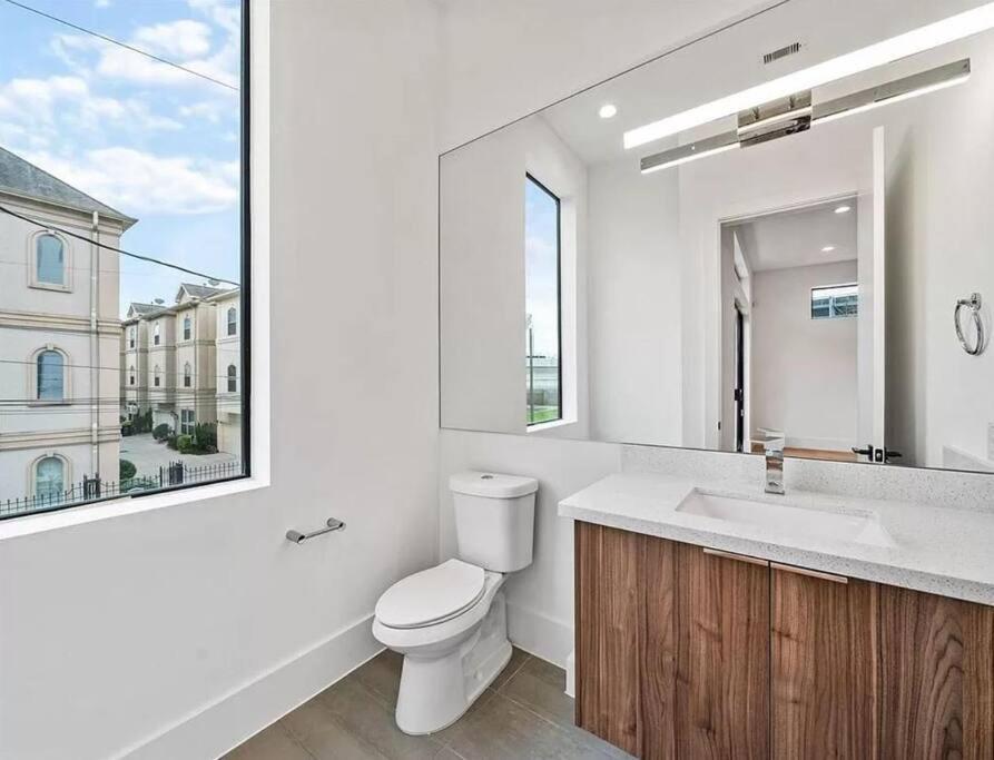 4 Story Home Mins To Downtown Houston With City Views Buitenkant foto