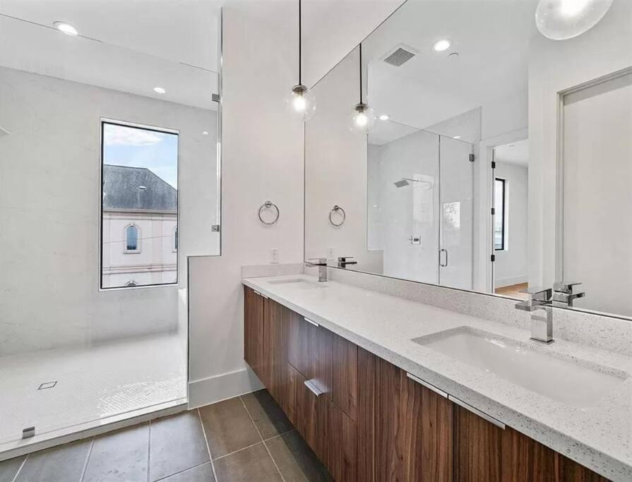4 Story Home Mins To Downtown Houston With City Views Buitenkant foto