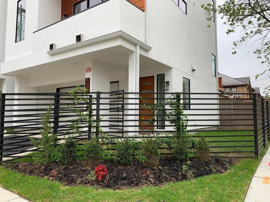 4 Story Home Mins To Downtown Houston With City Views Buitenkant foto